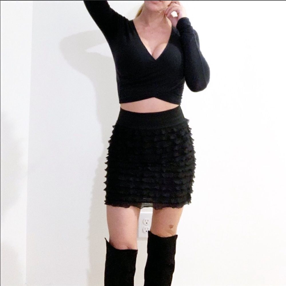 ✨Express Tiered Ruffle Mini Skirt✨ - Picture 2 of 7
